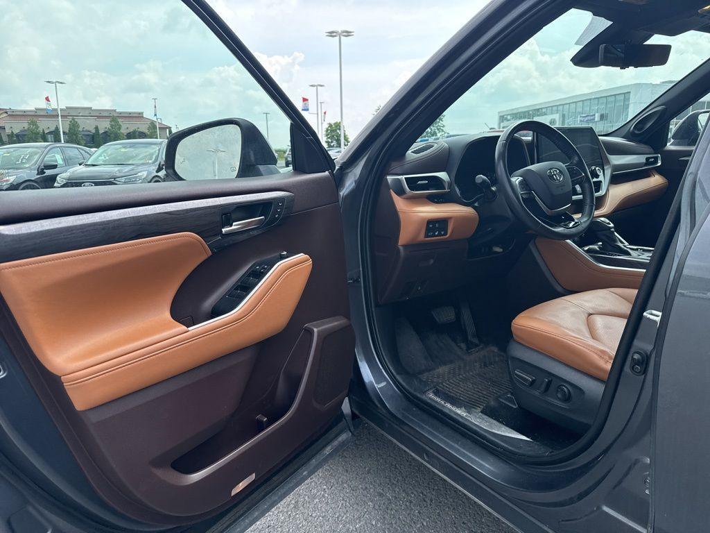 used 2020 Toyota Highlander car, priced at $30,765