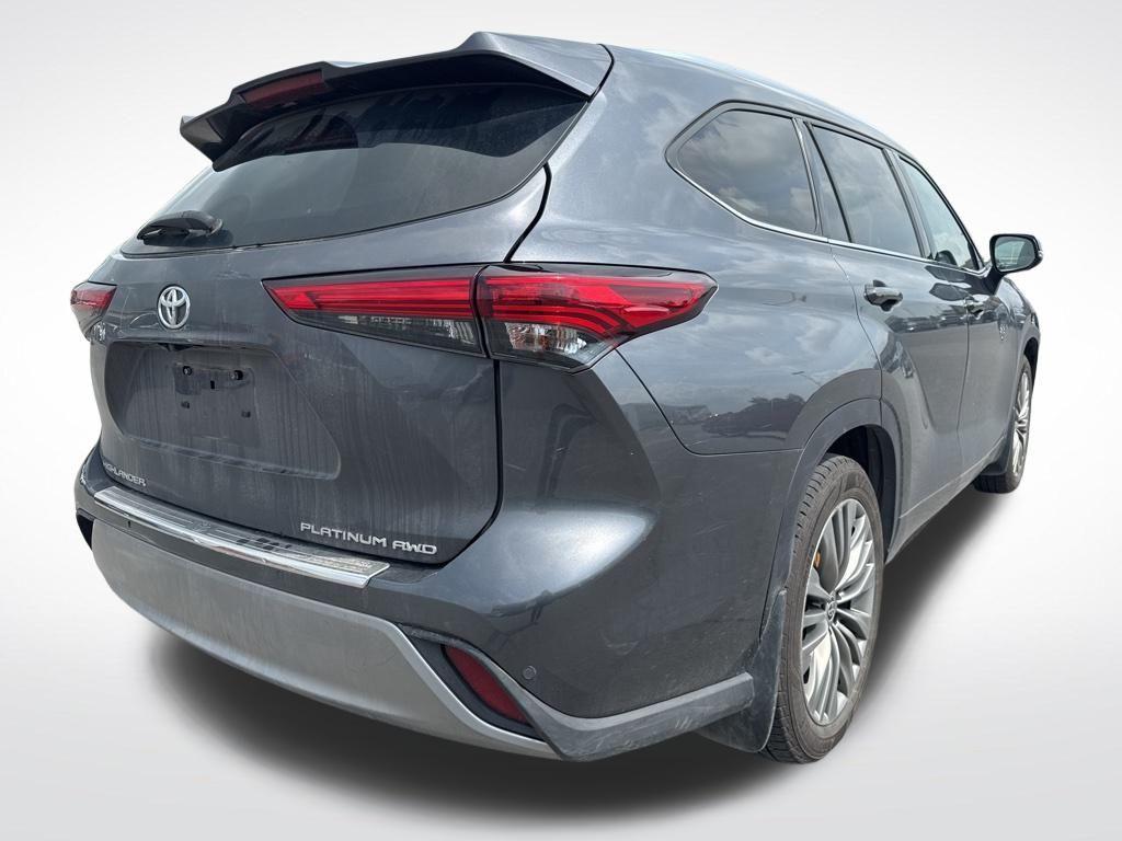 used 2020 Toyota Highlander car, priced at $30,765