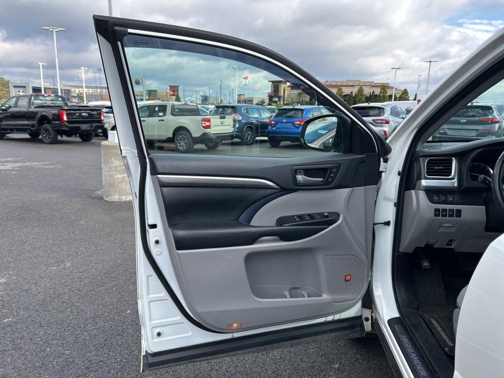 used 2019 Toyota Highlander car, priced at $29,500