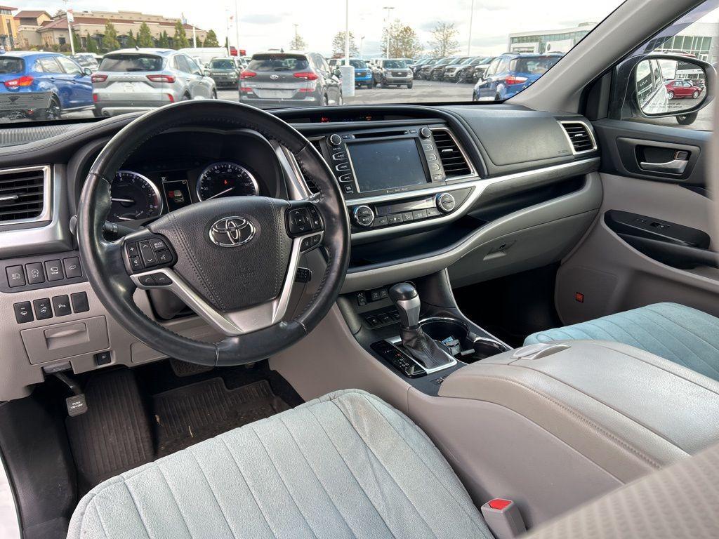 used 2019 Toyota Highlander car, priced at $29,500