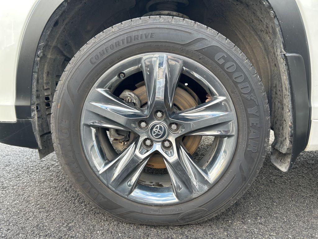 used 2019 Toyota Highlander car, priced at $29,500