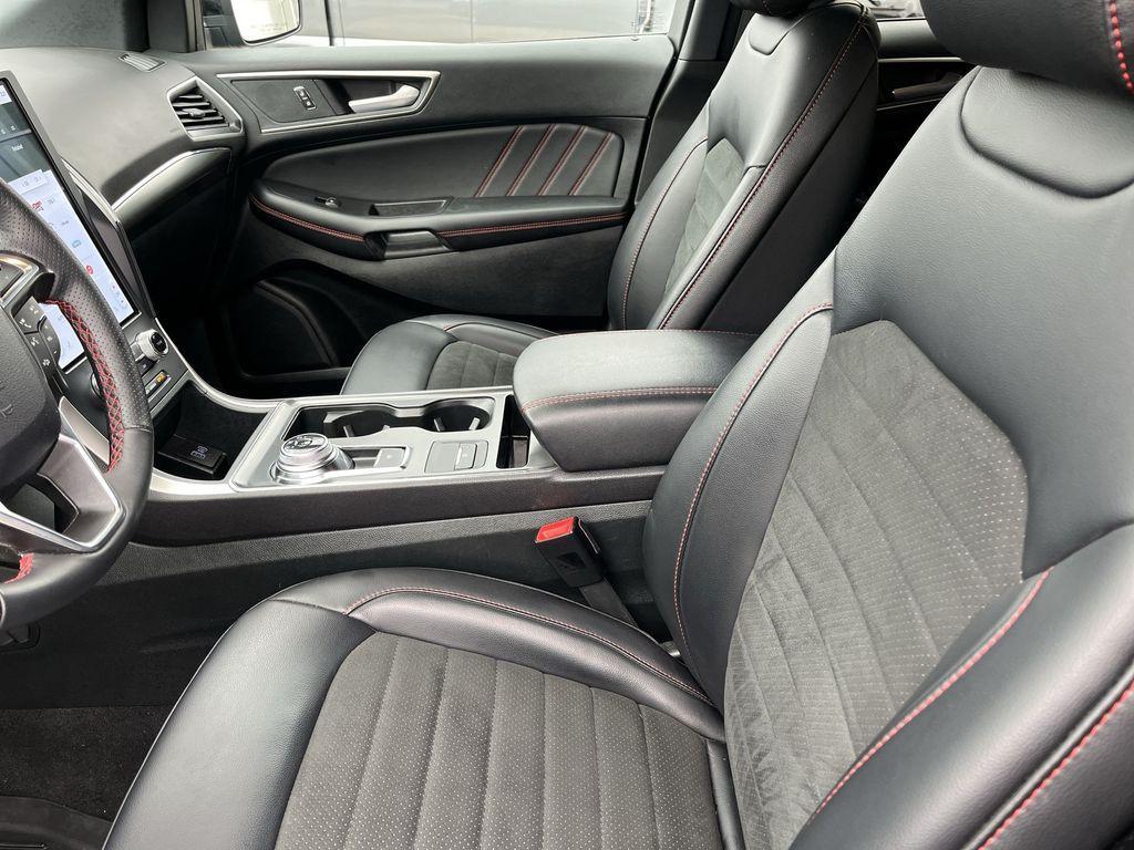 used 2024 Ford Edge car, priced at $32,000