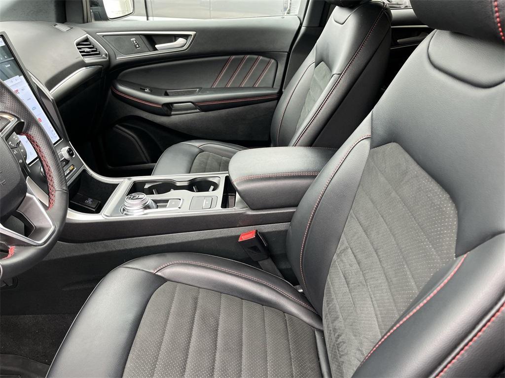 used 2024 Ford Edge car, priced at $32,138