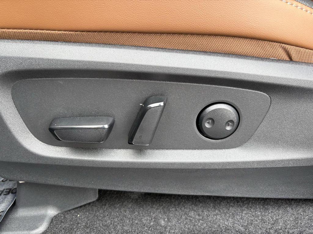 new 2025 Nissan Pathfinder car, priced at $54,545