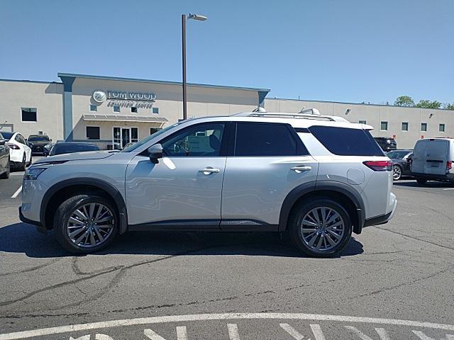 new 2024 Nissan Pathfinder car, priced at $45,179