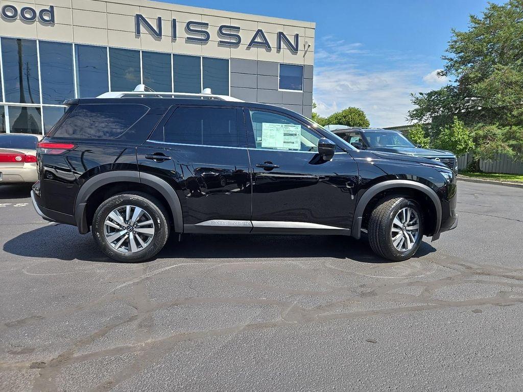 new 2025 Nissan Pathfinder car, priced at $45,263