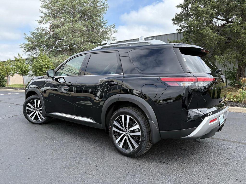 new 2025 Nissan Pathfinder car, priced at $45,623