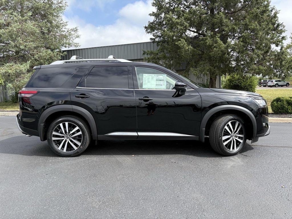 new 2025 Nissan Pathfinder car, priced at $45,623