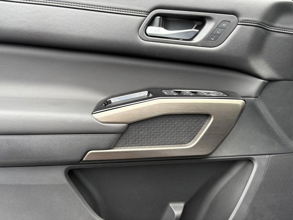 new 2025 Nissan Pathfinder car, priced at $45,623