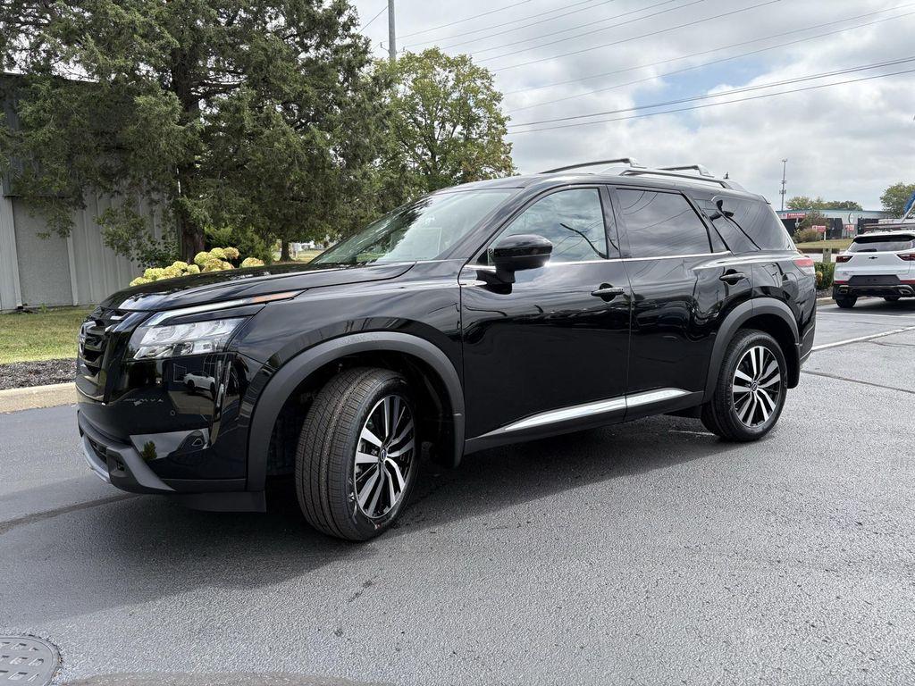new 2025 Nissan Pathfinder car, priced at $45,623
