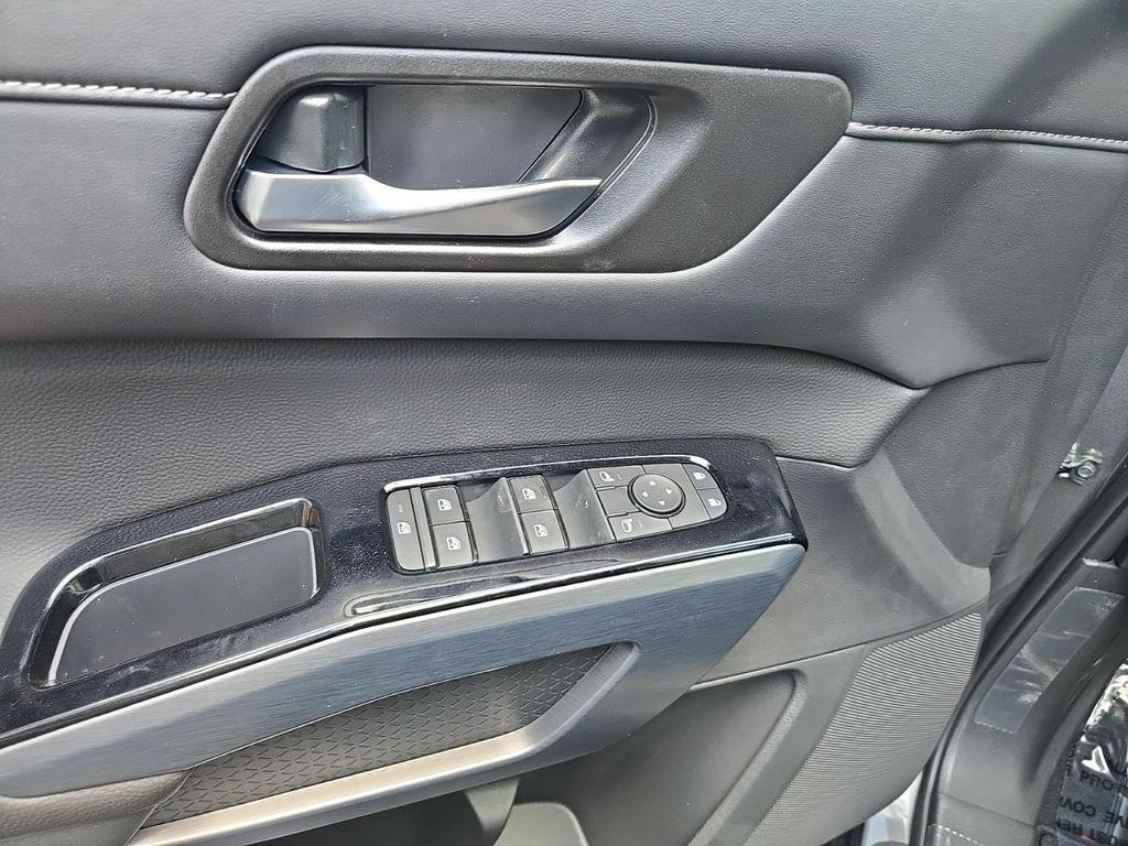 new 2025 Nissan Pathfinder car, priced at $45,232