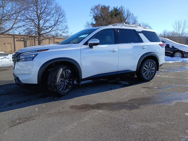 new 2025 Nissan Pathfinder car, priced at $48,277