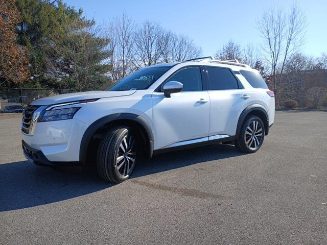 new 2025 Nissan Pathfinder car, priced at $53,586