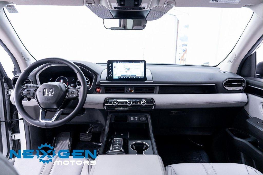 used 2025 Honda Pilot car, priced at $37,000