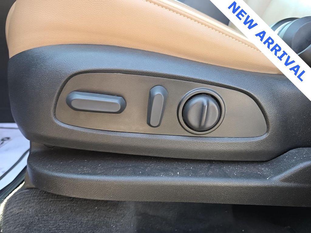 used 2023 Chevrolet Traverse car, priced at $29,000