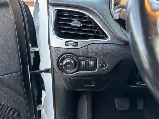 used 2019 Jeep Cherokee car, priced at $12,995