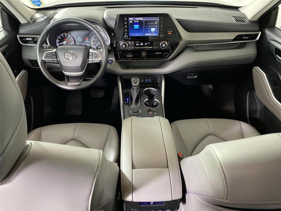 used 2022 Toyota Highlander car, priced at $37,437