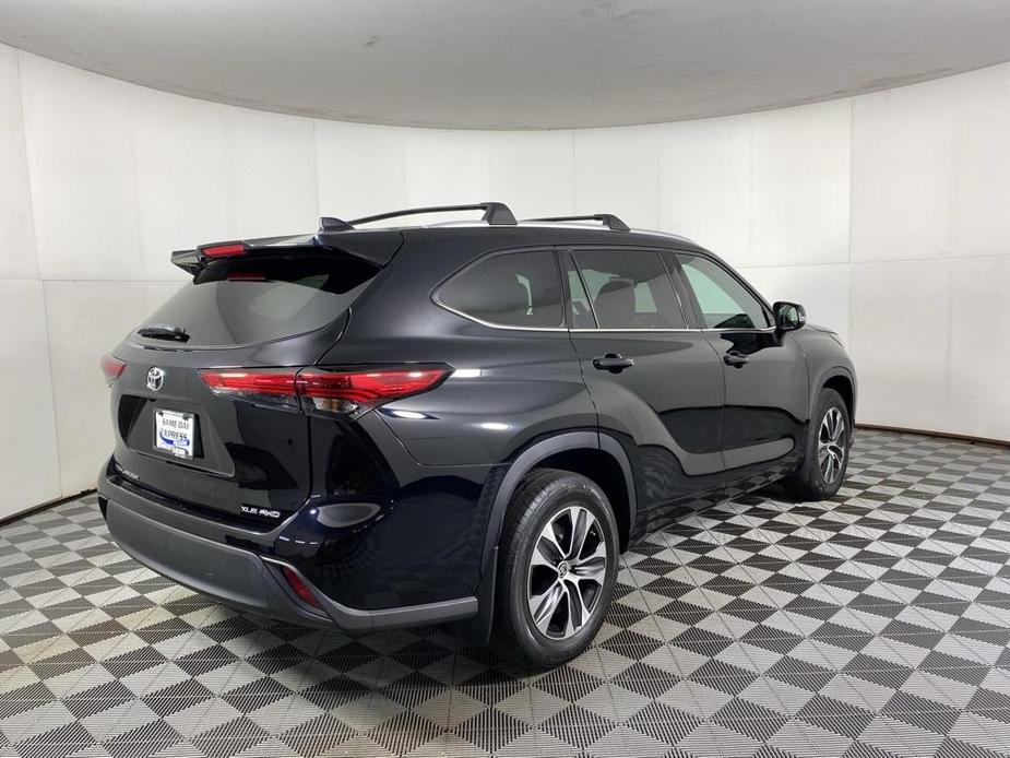 used 2022 Toyota Highlander car, priced at $37,437