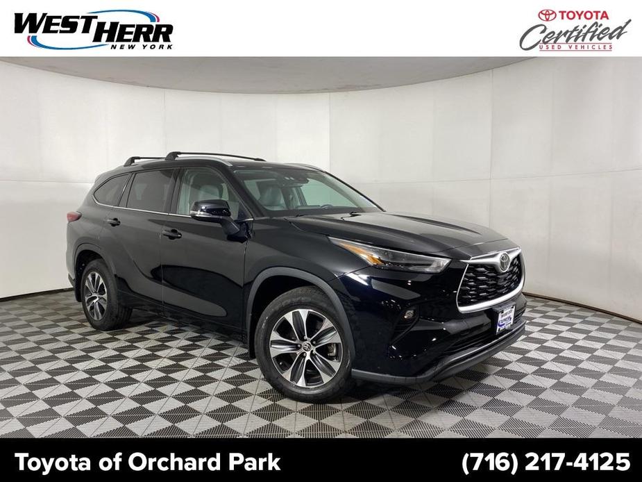 used 2022 Toyota Highlander car, priced at $37,437