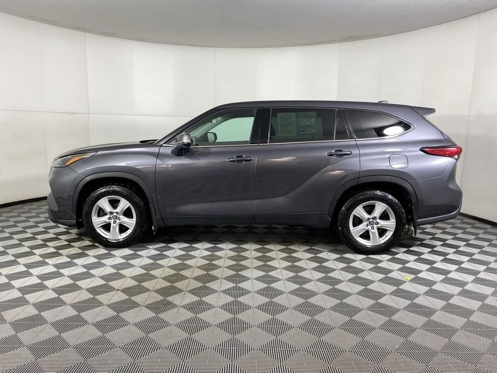 used 2022 Toyota Highlander car, priced at $30,752