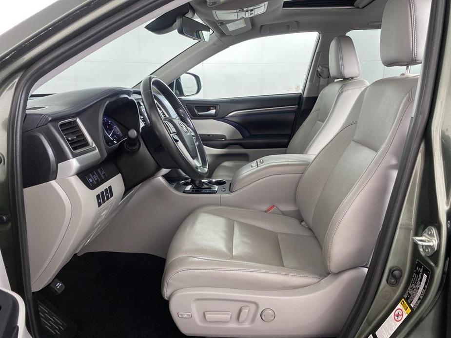 used 2019 Toyota Highlander car, priced at $33,437