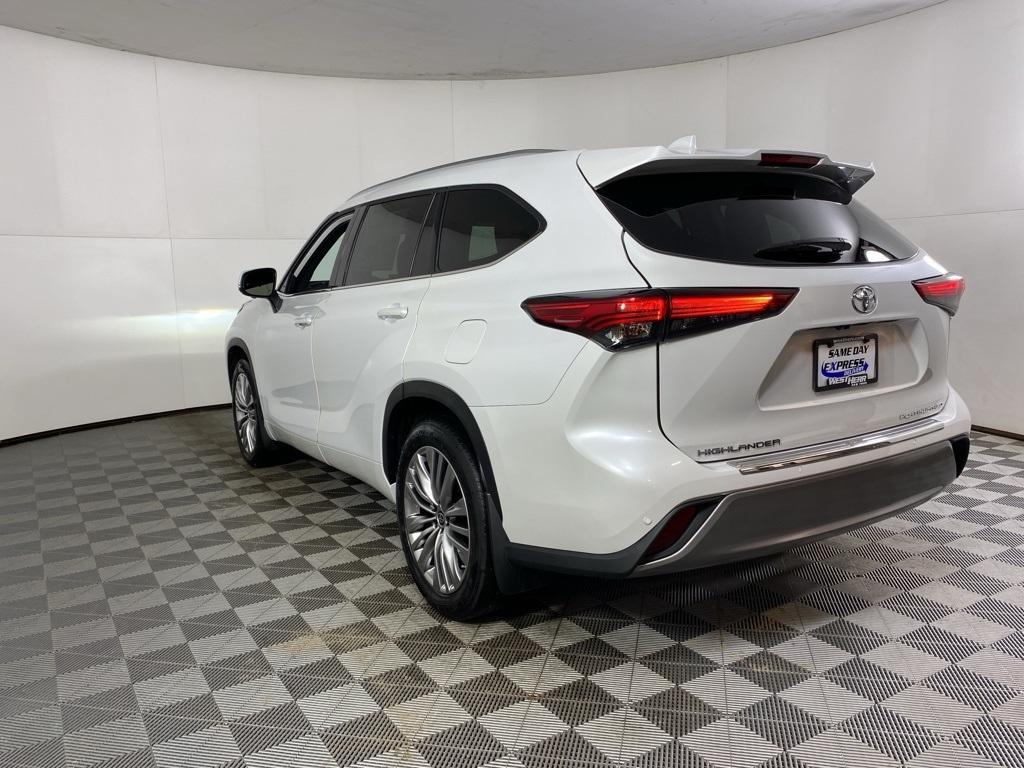 used 2023 Toyota Highlander car, priced at $45,519