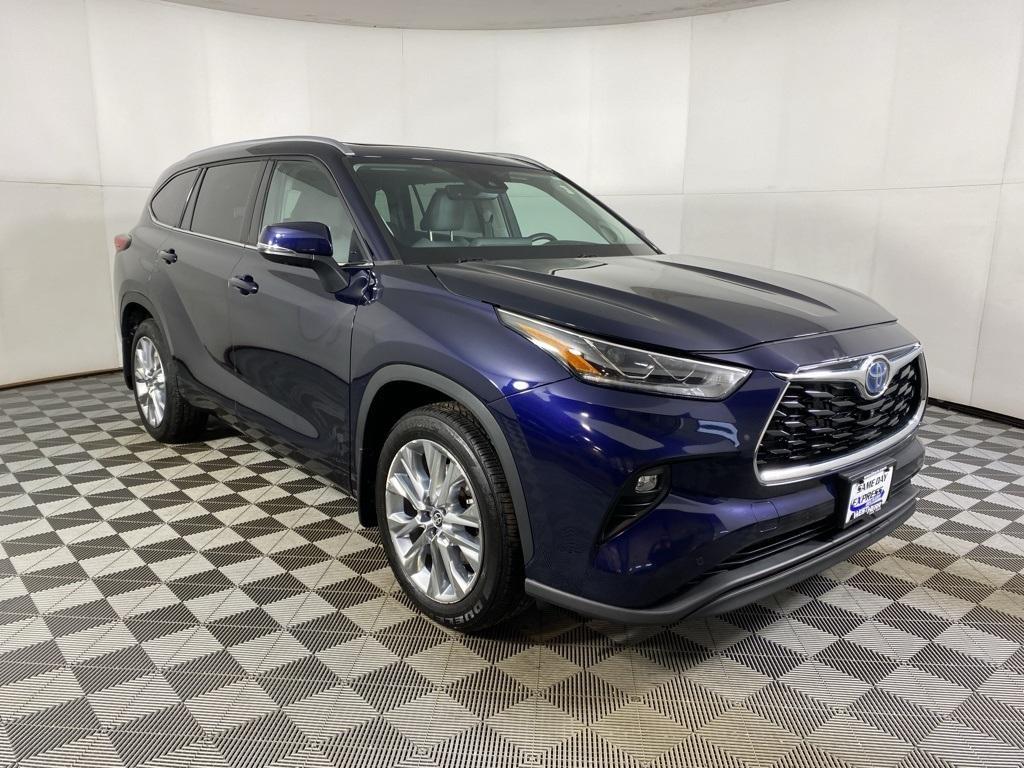 used 2022 Toyota Highlander car, priced at $39,927