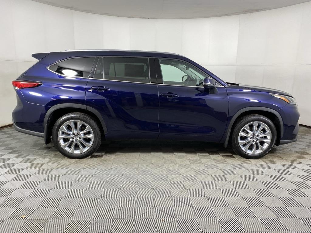 used 2022 Toyota Highlander car, priced at $39,927