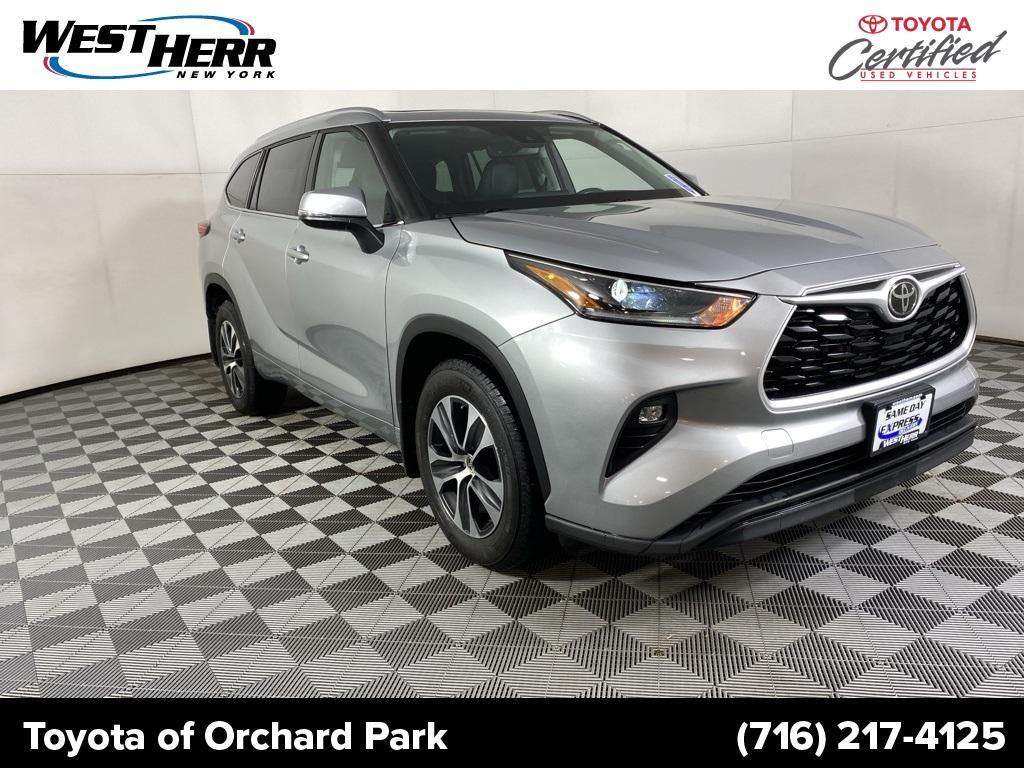 used 2021 Toyota Highlander car, priced at $33,464