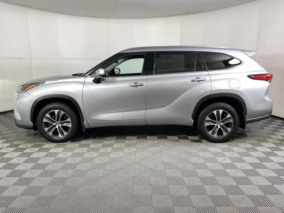 used 2021 Toyota Highlander car, priced at $33,464