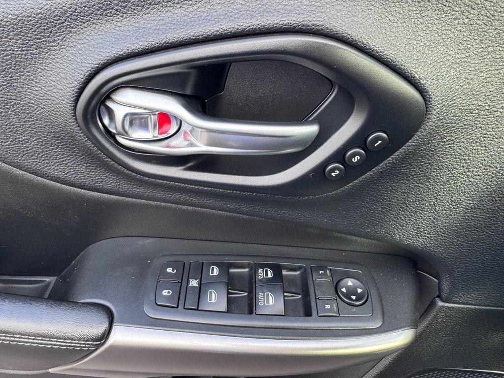 used 2019 Jeep Cherokee car, priced at $15,495