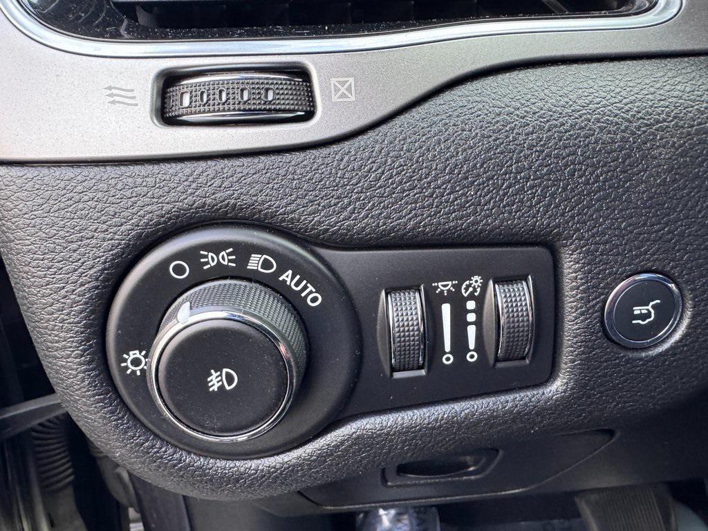 used 2019 Jeep Cherokee car, priced at $15,495