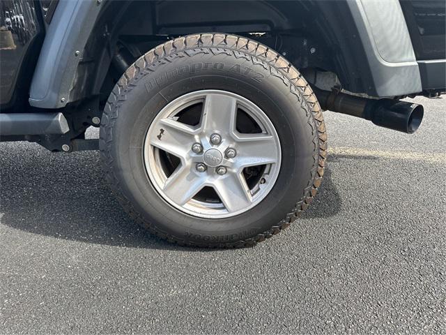 used 2020 Jeep Gladiator car, priced at $25,192