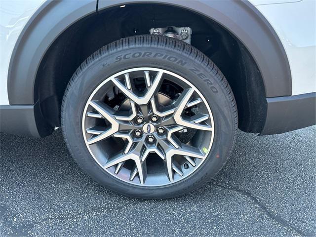 new 2025 Ford Explorer car, priced at $57,798