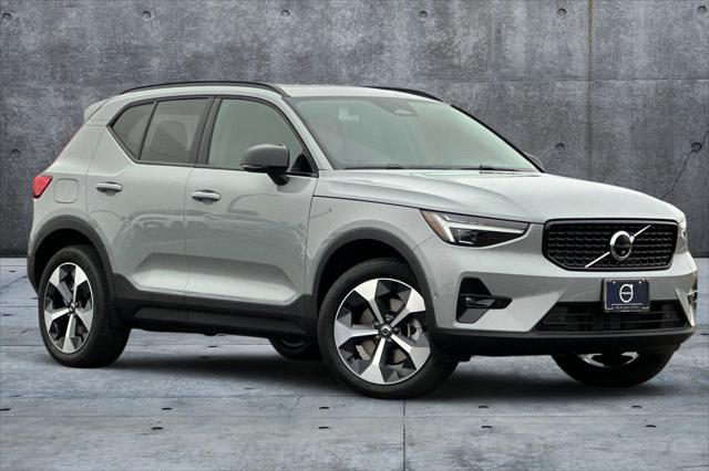 new 2025 Volvo XC40 car, priced at $48,315