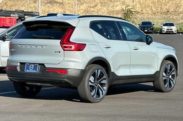 new 2025 Volvo XC40 car