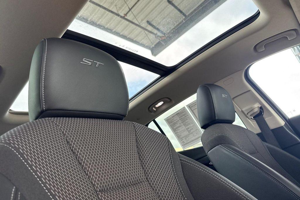 used 2022 Buick Envision car, priced at $23,349