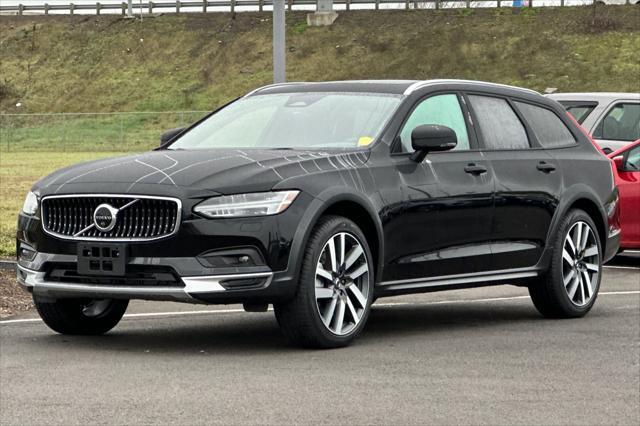 new 2025 Volvo V90 Cross Country car, priced at $68,525