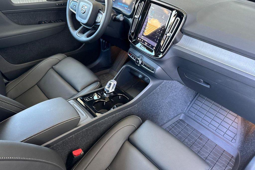 new 2025 Volvo XC40 car, priced at $43,335