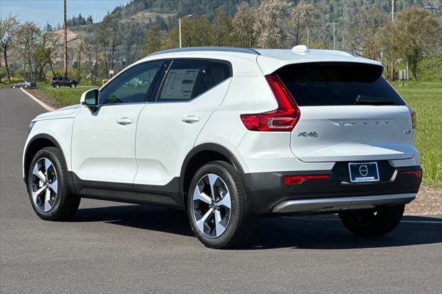 new 2025 Volvo XC40 car