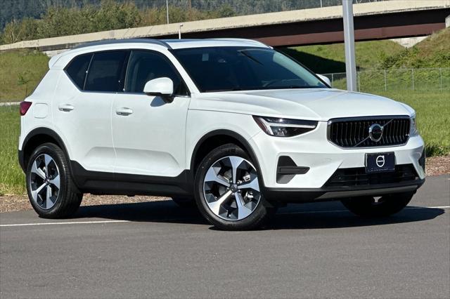new 2025 Volvo XC40 car