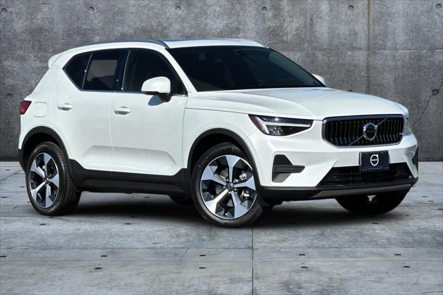 new 2025 Volvo XC40 car