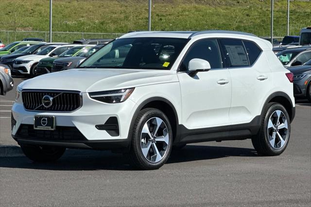 new 2025 Volvo XC40 car