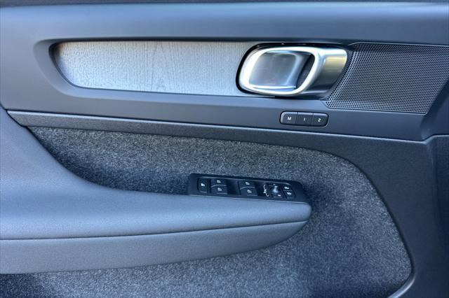 new 2025 Volvo XC40 car