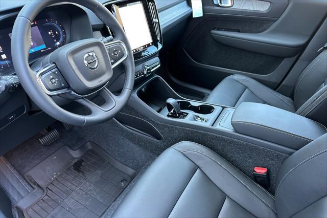 new 2025 Volvo XC40 car