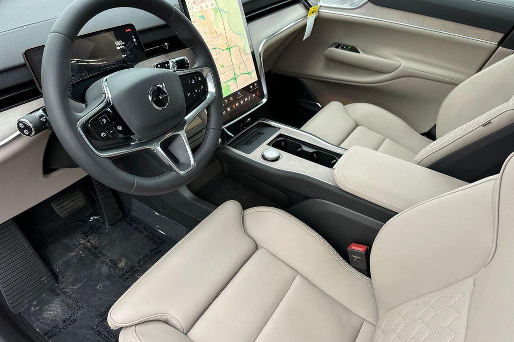 new 2025 Volvo EX90 car, priced at $86,140