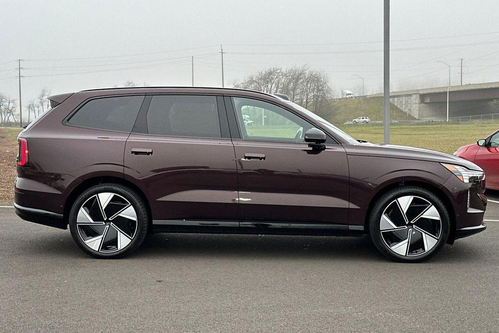new 2025 Volvo EX90 car, priced at $86,140