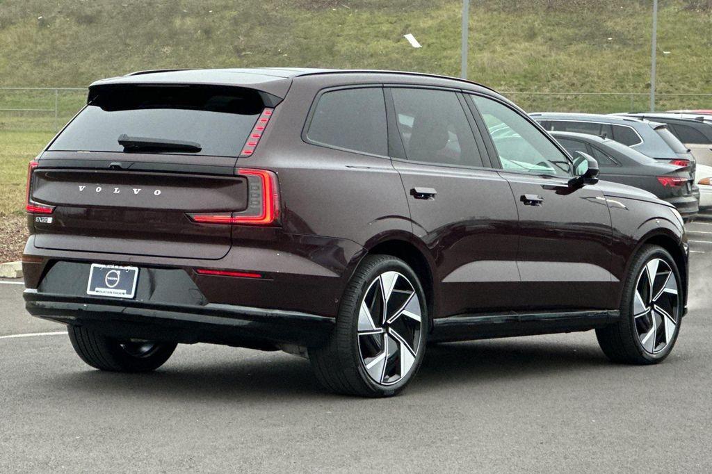 new 2025 Volvo EX90 car, priced at $86,140