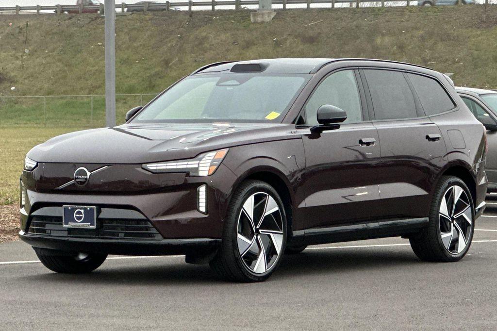 new 2025 Volvo EX90 car, priced at $86,140