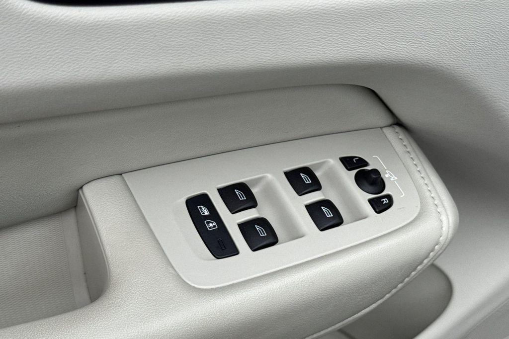 used 2023 Volvo XC60 car